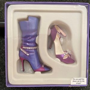 Adorable boot/high heel decor for any room display